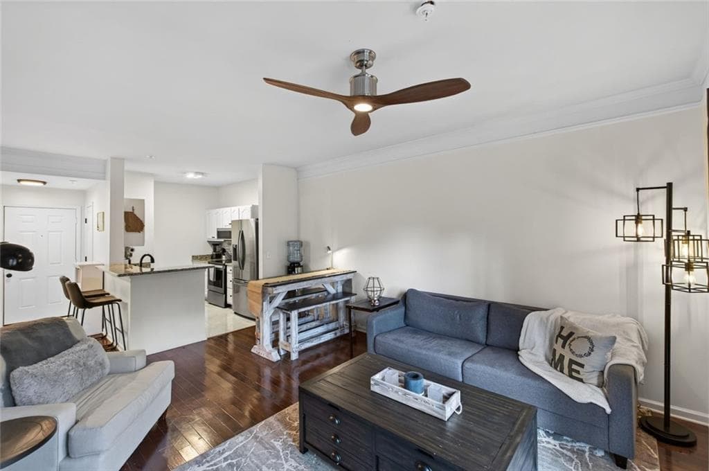 1 bedroom, 1 bathroom, 784 sq ft condominium for sale at 2700 Pine Tree Road 1306, Atlanta, GA 30324 — photo 2