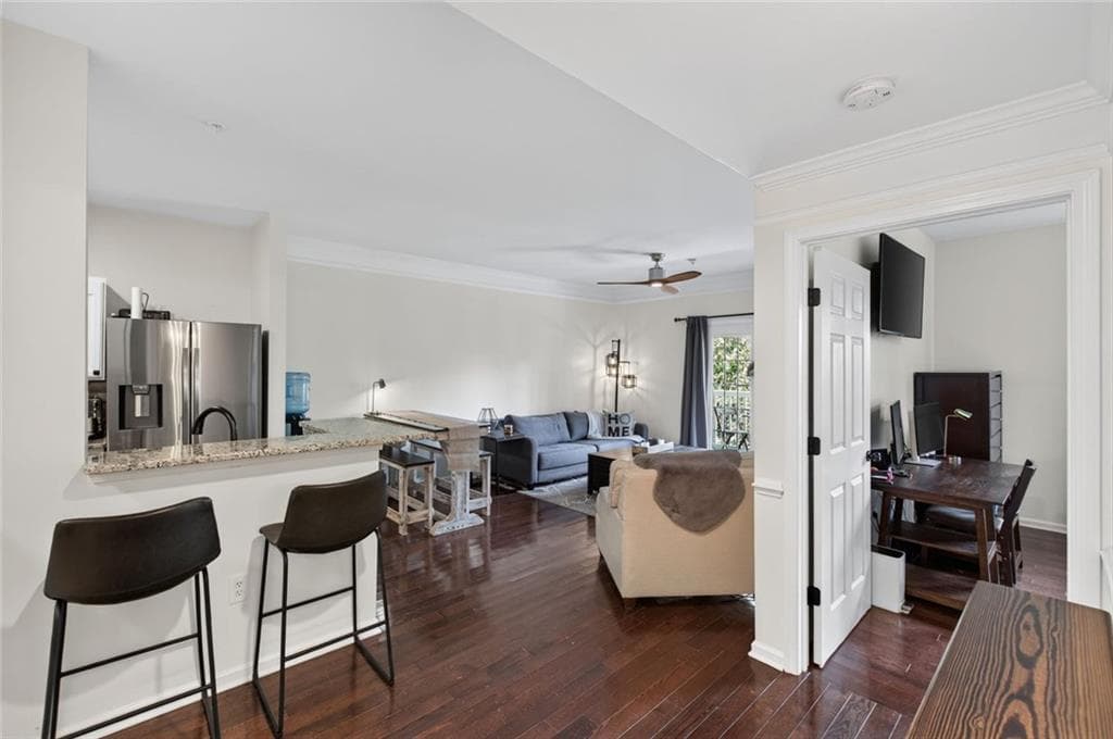 1 bedroom, 1 bathroom, 784 sq ft condominium for sale at 2700 Pine Tree Road 1306, Atlanta, GA 30324 — photo 3