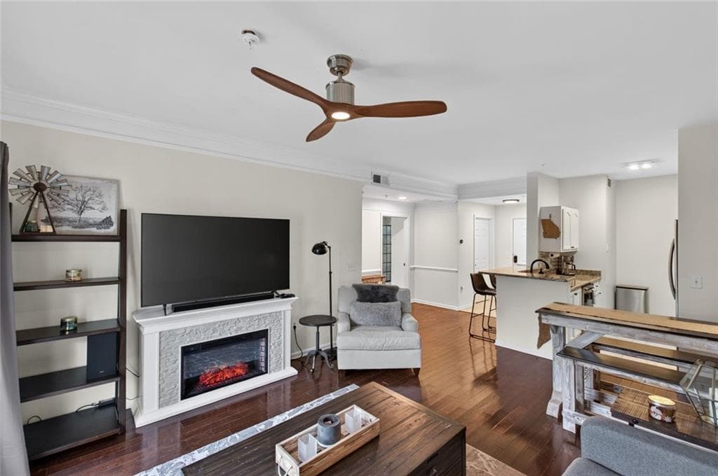 1 bedroom, 1 bathroom, 784 sq ft condominium for sale at 2700 Pine Tree Road 1306, Atlanta, GA 30324 — photo 7