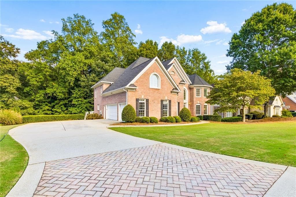 6 bedroom, 5 bathroom, 5,915 sq ft single family residence for sale at 3805 Newport Bay Drive, Alpharetta, GA 30005 — photo 2