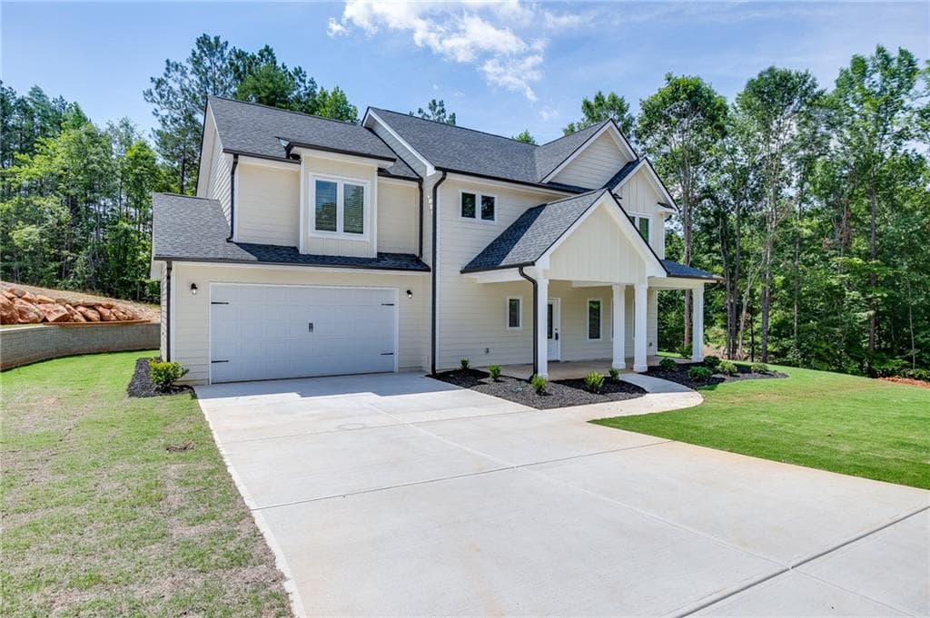 4 bedroom, 3 bathroom, 2,201 sq ft single family residence for sale at 155 Boulder Drive, Toccoa, GA 30577 — photo 2