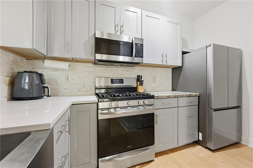 1 bedroom, 1 bathroom, 873 sq ft condominium for sale at 240 Renaissance Parkway 108, Atlanta, GA 30308 — photo 7