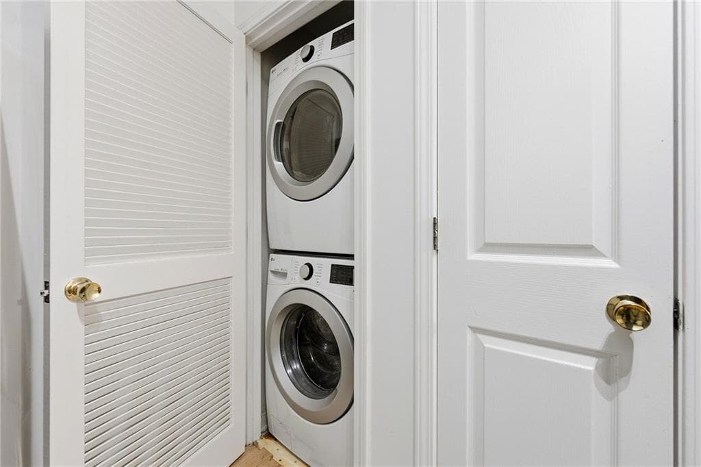 1 bedroom, 1 bathroom, 873 sq ft condominium for sale at 240 Renaissance Parkway 108, Atlanta, GA 30308 — photo 8