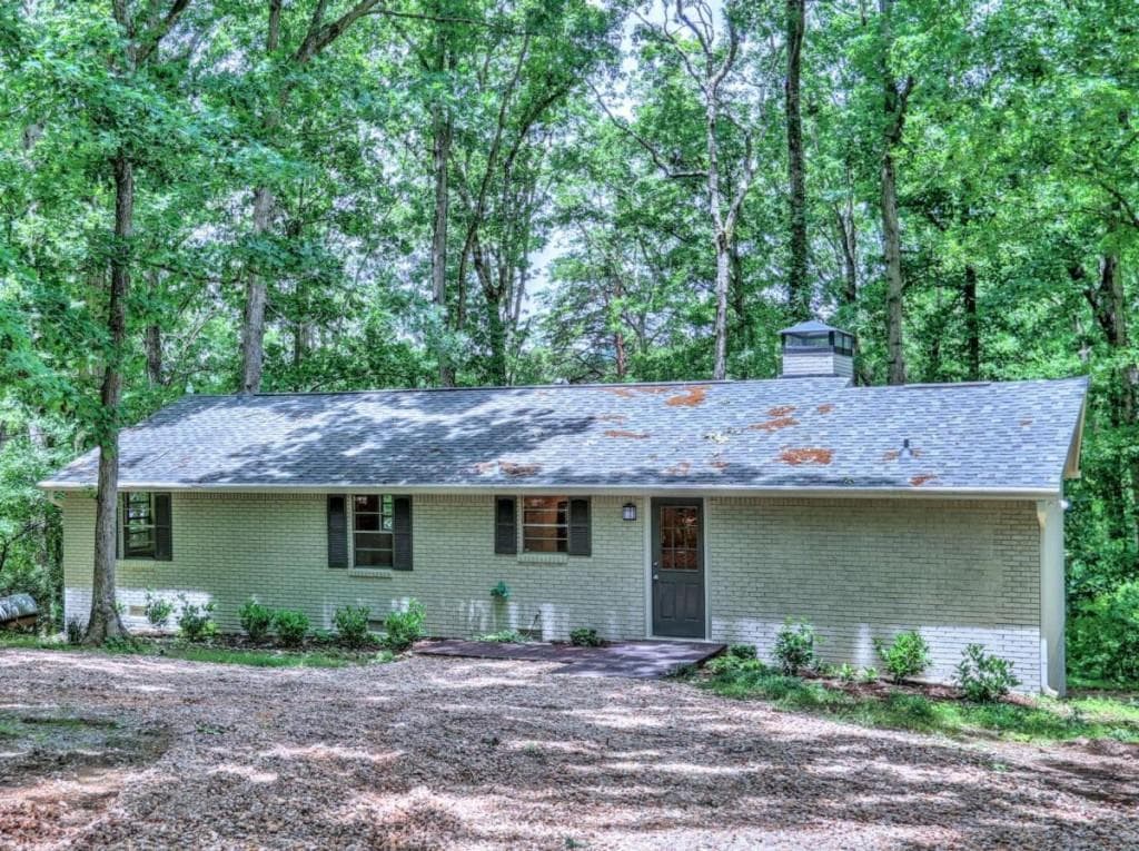 3 bedroom, 2 bathroom, 1,389 sq ft single family residence for rent at 5465 Honeysuckle Trail, Gainesville, GA 30506 for $2,200 a month — photo 2