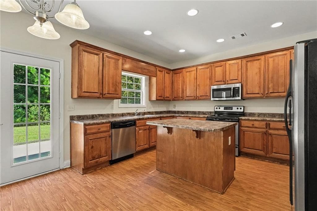 5 bedroom, 3 bathroom, 2,914 sq ft single family residence for sale at 9770 Ivey Ridge Circle, Jonesboro, GA 30238 — photo 10