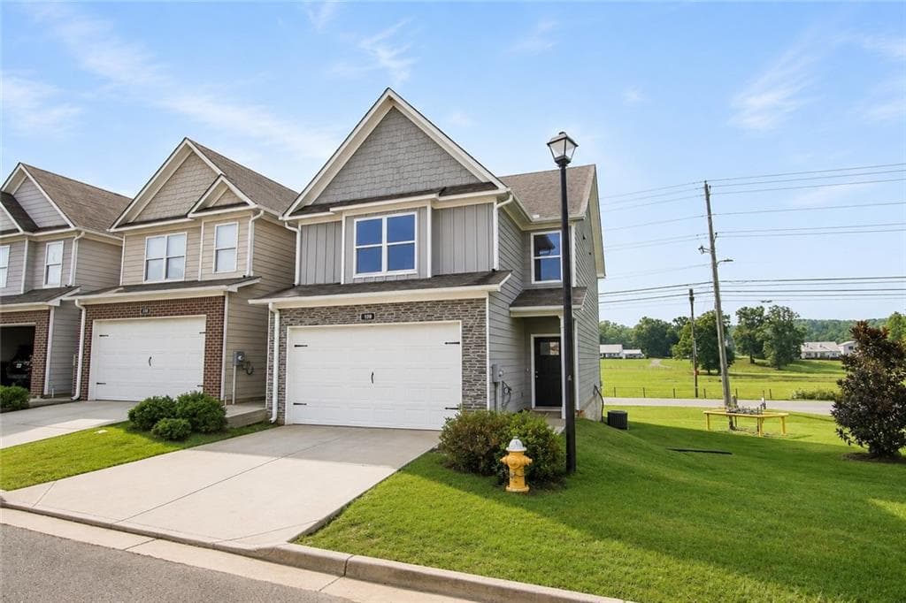 3 bedroom, 3 bathroom, 1,679 sq ft townhouse for rent at 100 Squarewood Lane, Cartersville, GA 30121 for $1,550 a month