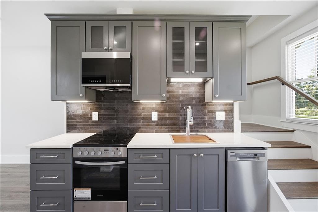 2 bedroom, 2 bathroom, 792 sq ft single family residence for sale at 184 W Jarrard St Unit 3, Cleveland, GA 30528 — photo 3