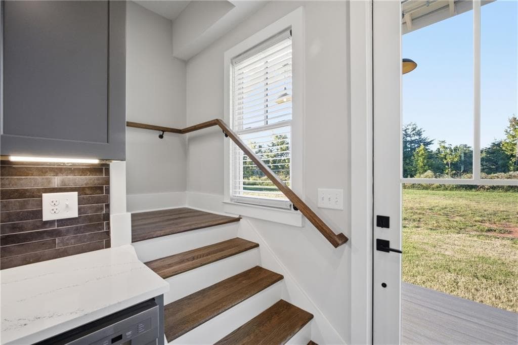2 bedroom, 2 bathroom, 792 sq ft single family residence for sale at 184 W Jarrard St Unit 3, Cleveland, GA 30528 — photo 9