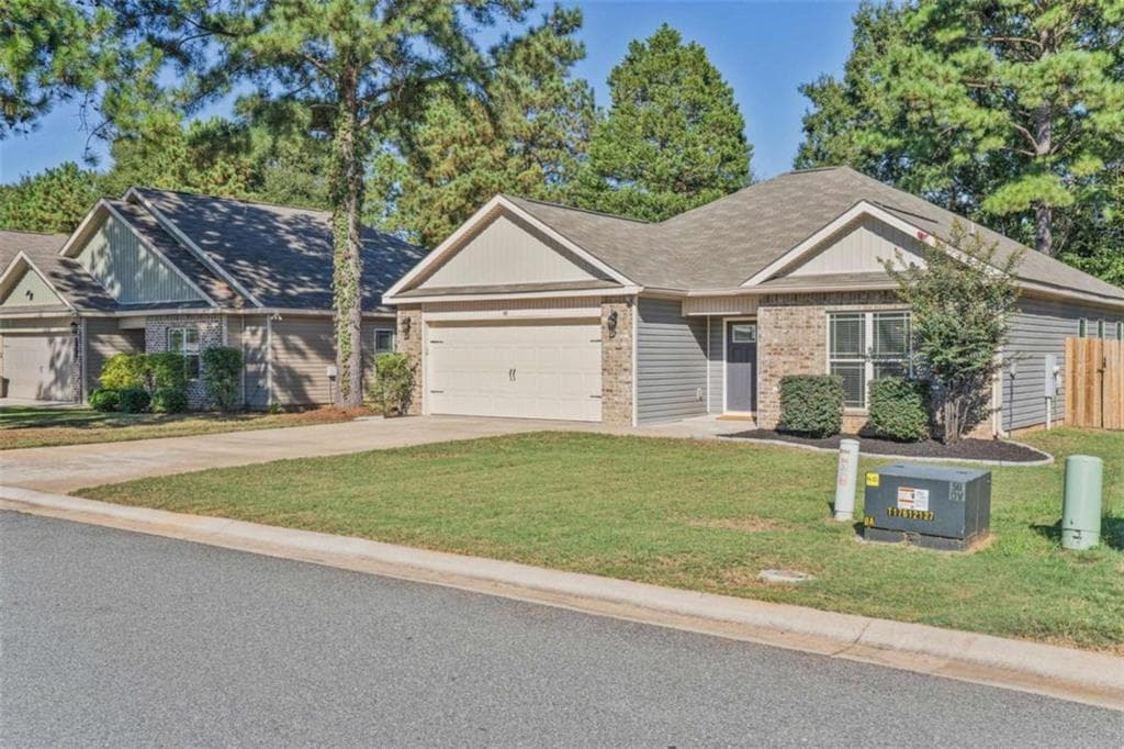 3 bedroom, 2 bathroom, 1,466 sq ft single family residence for sale at 102 Hughes Drive, Warner Robins, GA 31093 — photo 2