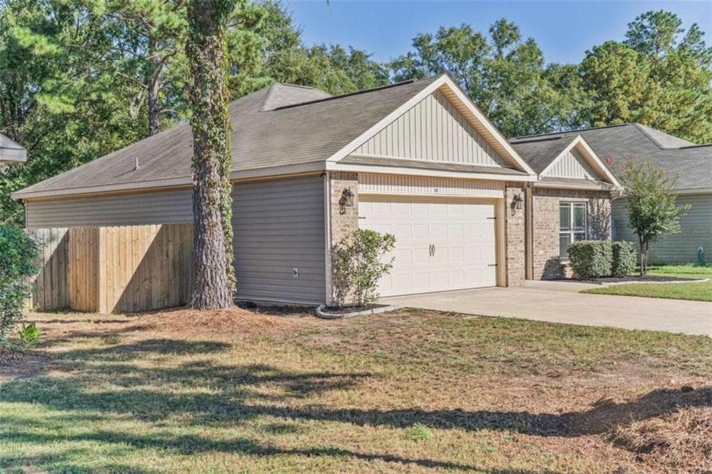3 bedroom, 2 bathroom, 1,466 sq ft single family residence for sale at 102 Hughes Drive, Warner Robins, GA 31093 — photo 3