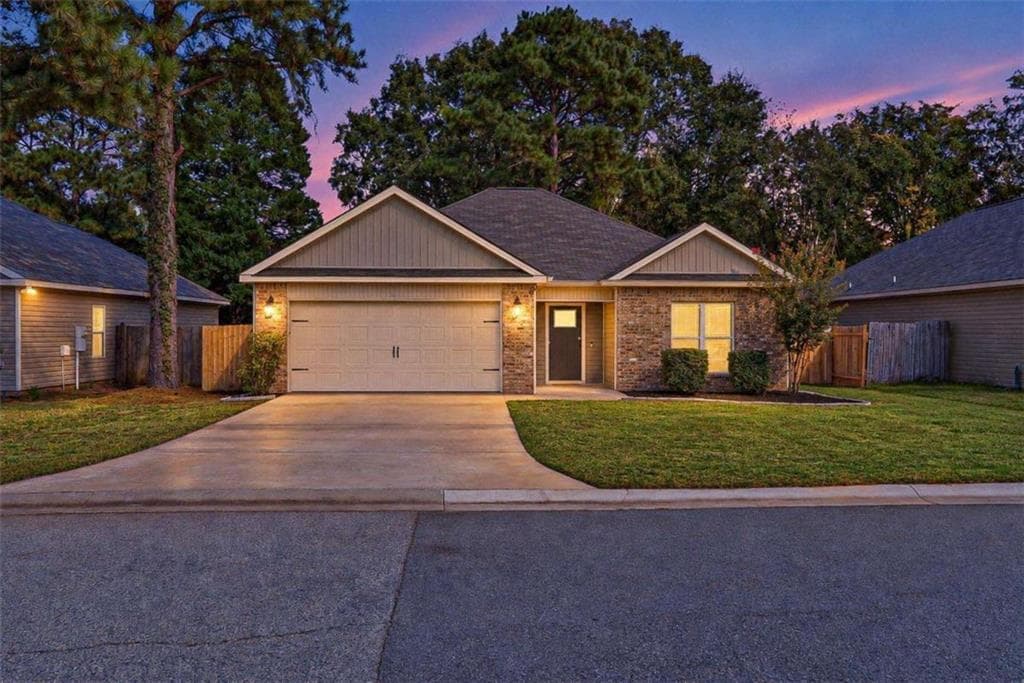 3 bedroom, 2 bathroom, 1,466 sq ft single family residence for sale at 102 Hughes Drive, Warner Robins, GA 31093 — photo 4