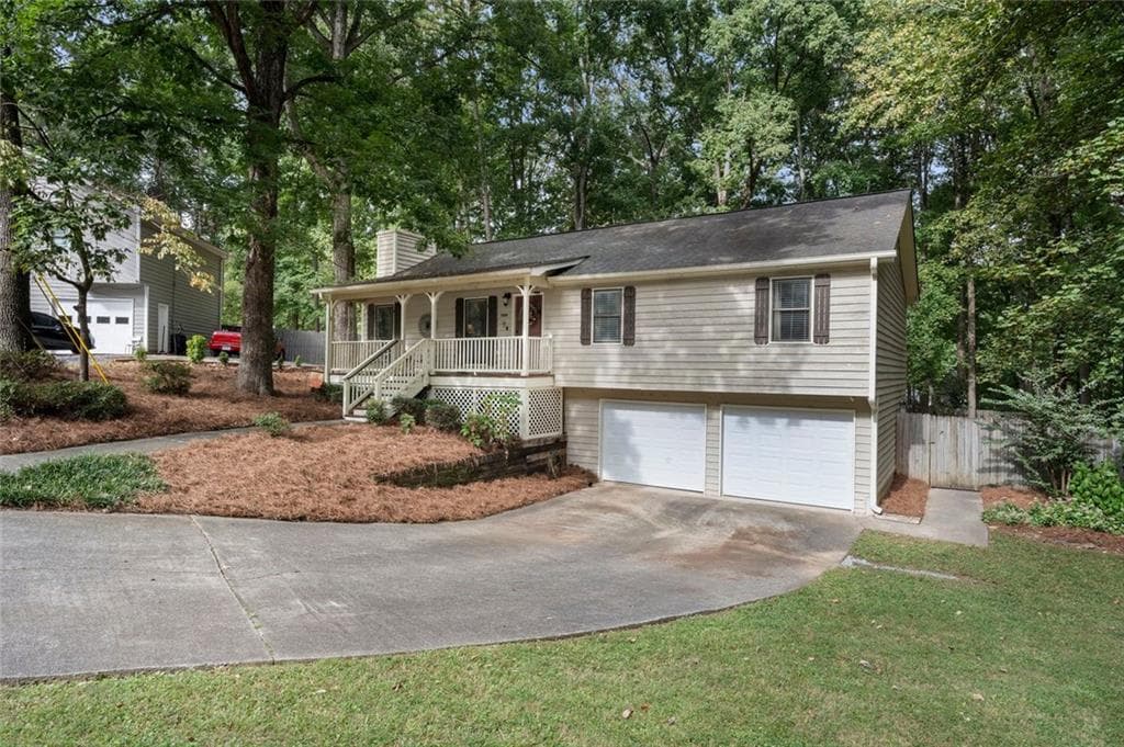 4 bedroom, 2 bathroom, 1,768 sq ft single family residence for sale at 7080 Sumit Creek Drive, Kennesaw, GA 30152 — photo 3