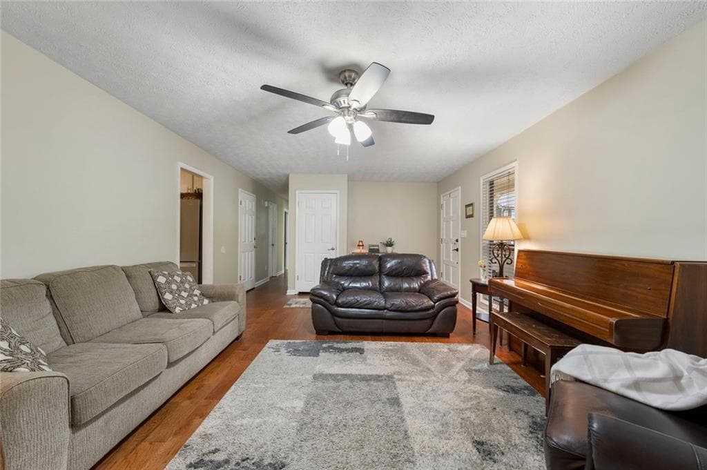 4 bedroom, 2 bathroom, 1,768 sq ft single family residence for sale at 7080 Sumit Creek Drive, Kennesaw, GA 30152 — photo 7