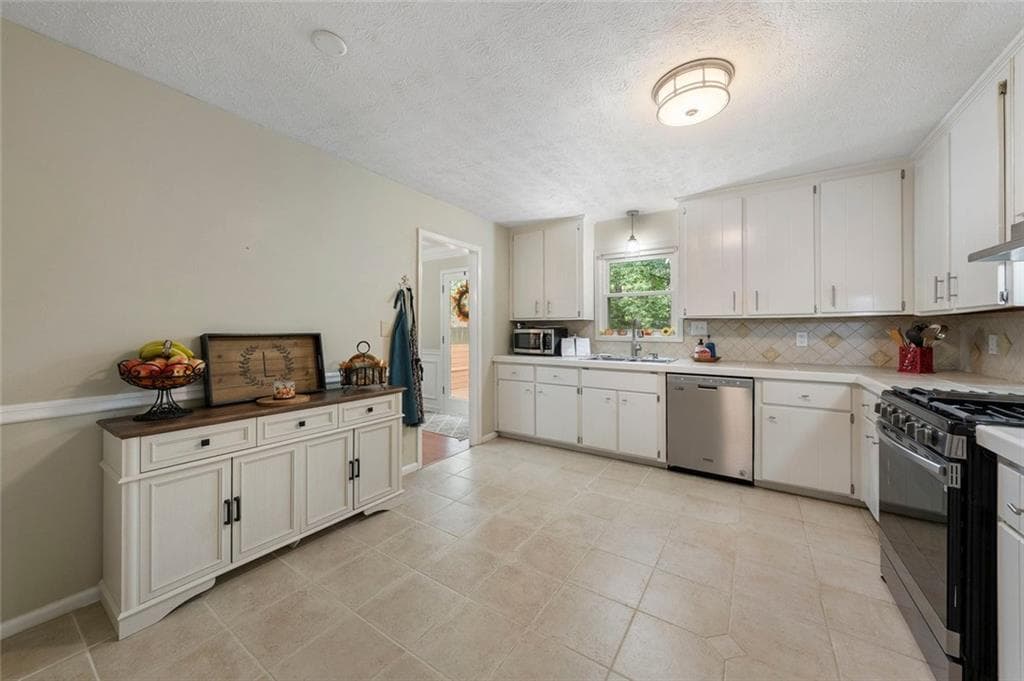 4 bedroom, 2 bathroom, 1,768 sq ft single family residence for sale at 7080 Sumit Creek Drive, Kennesaw, GA 30152 — photo 10