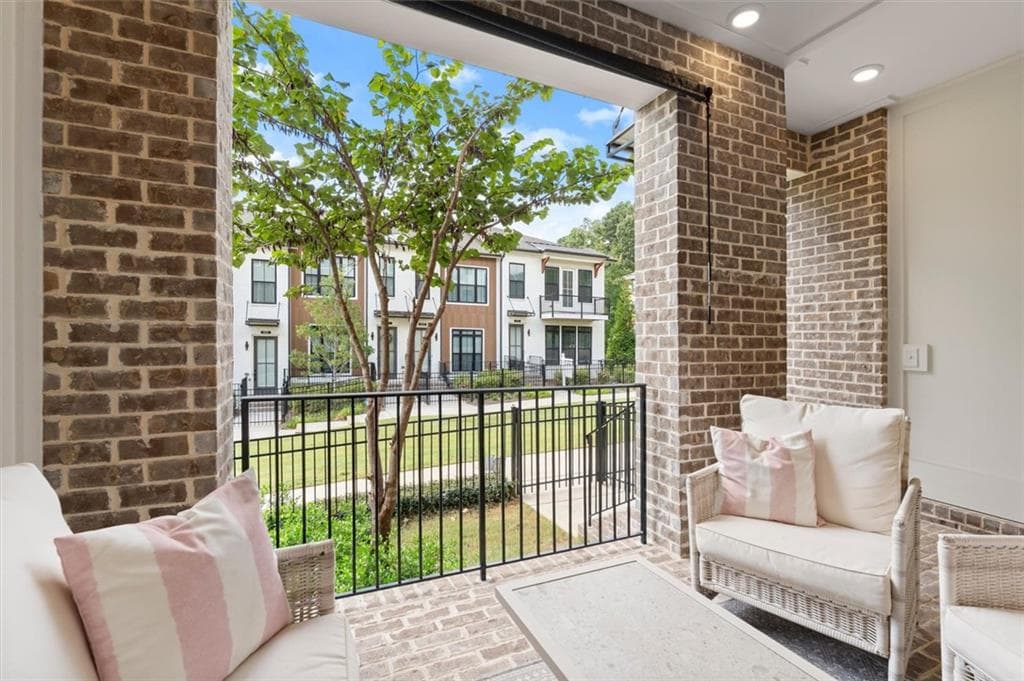 2 bedroom, 3 bathroom, 1,694 sq ft townhouse for sale at 215 Downing Drive, Alpharetta, GA 30022 — photo 2