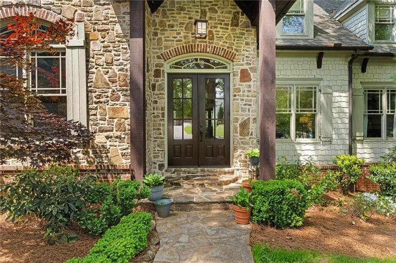 5 bedroom, 7 bathroom, 6,318 sq ft single family residence for sale at 4842 Kitty Hawk Drive, Atlanta, GA 30342 — photo 2