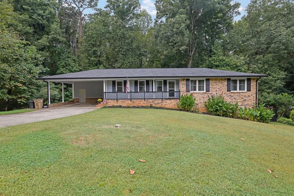 3 bedroom, 2 bathroom, 1,524 sq ft single family residence for sale at 5041 Fitts Drive, Roswell, GA 30075