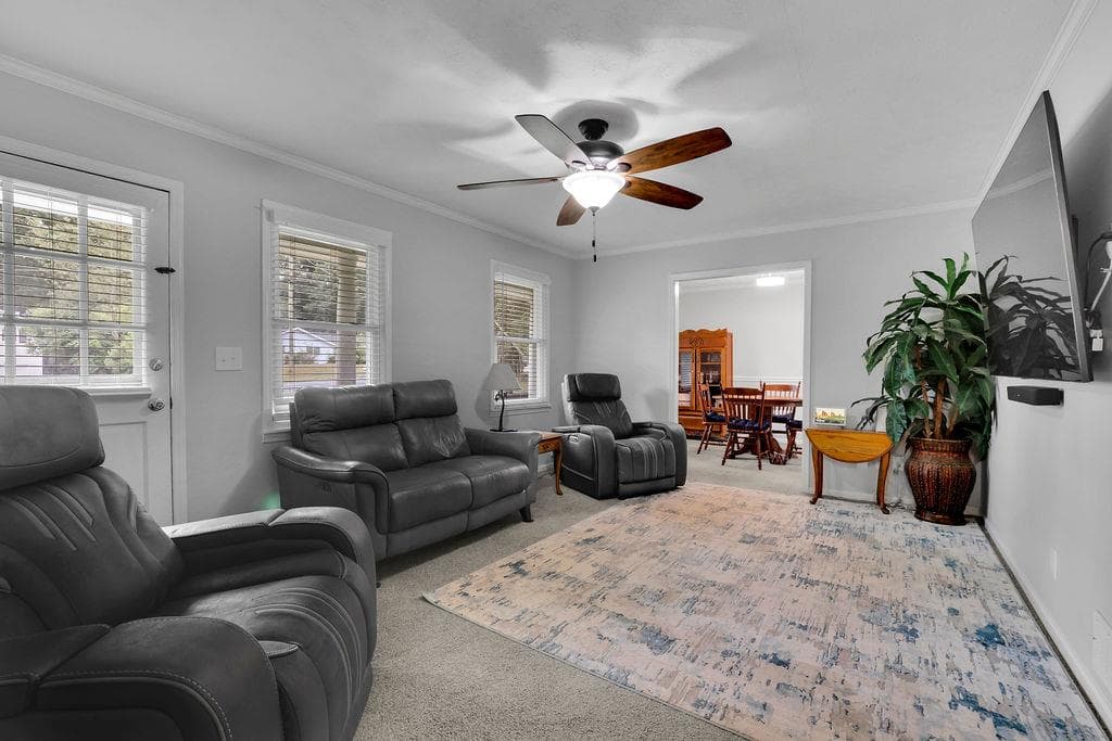 3 bedroom, 2 bathroom, 1,524 sq ft single family residence for sale at 5041 Fitts Drive, Roswell, GA 30075 — photo 4