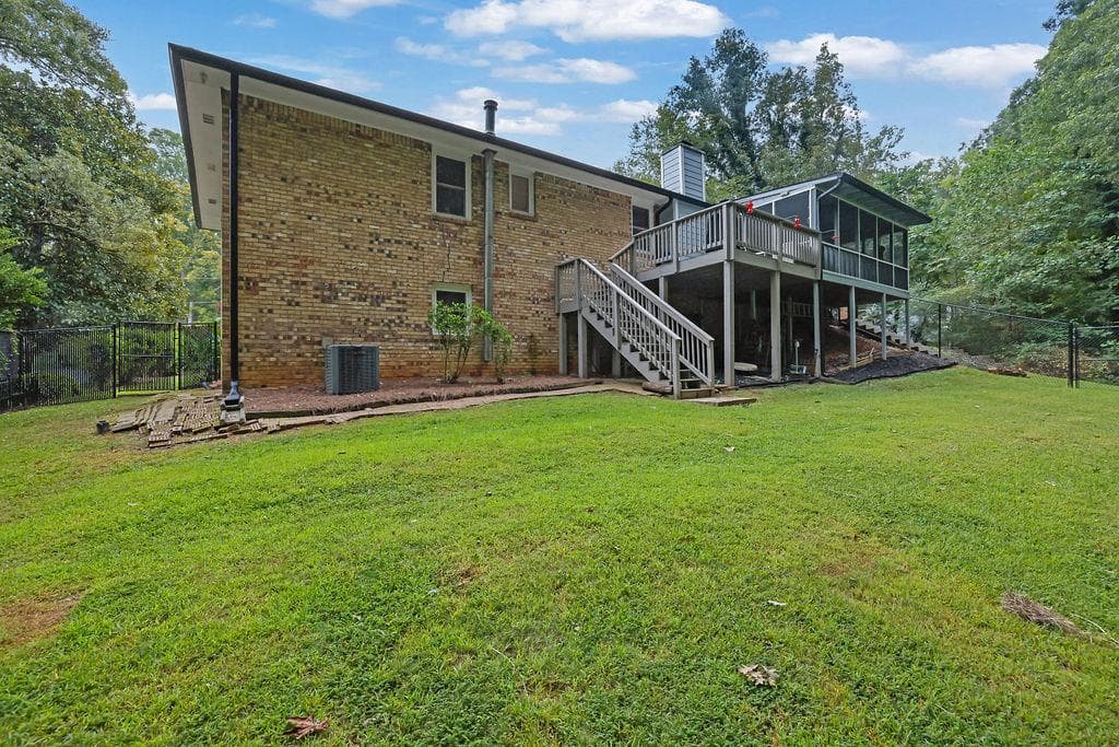 3 bedroom, 2 bathroom, 1,524 sq ft single family residence for sale at 5041 Fitts Drive, Roswell, GA 30075 — photo 5