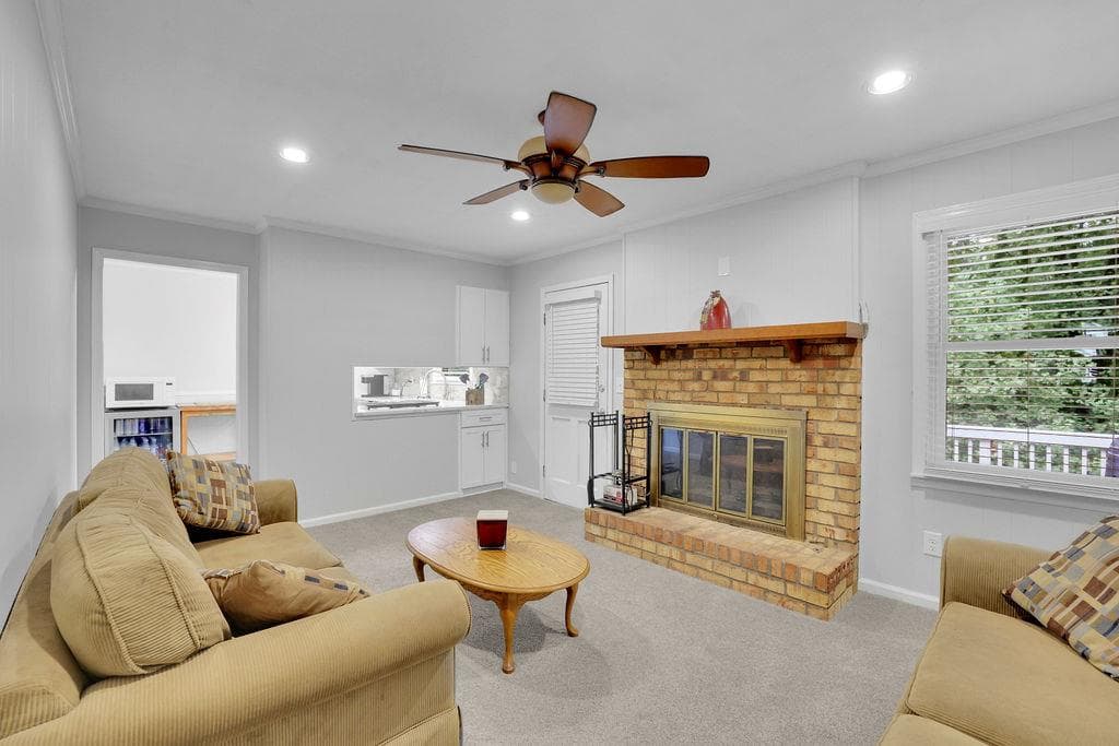3 bedroom, 2 bathroom, 1,524 sq ft single family residence for sale at 5041 Fitts Drive, Roswell, GA 30075 — photo 6