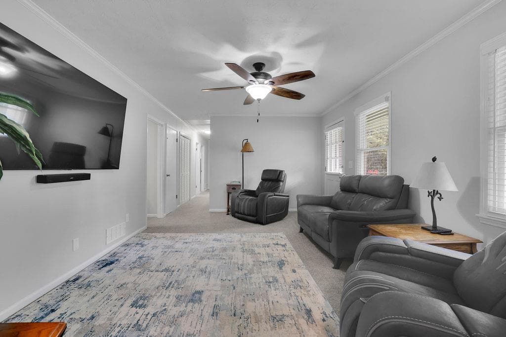3 bedroom, 2 bathroom, 1,524 sq ft single family residence for sale at 5041 Fitts Drive, Roswell, GA 30075 — photo 8