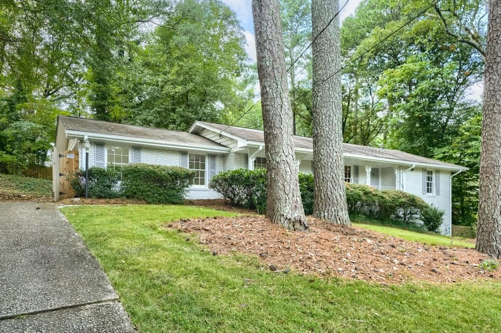 3 bedroom, 2 bathroom, 2,650 sq ft single family residence for sale at 3107 Kingscliff Way NE, Atlanta, GA 30345 — photo 2