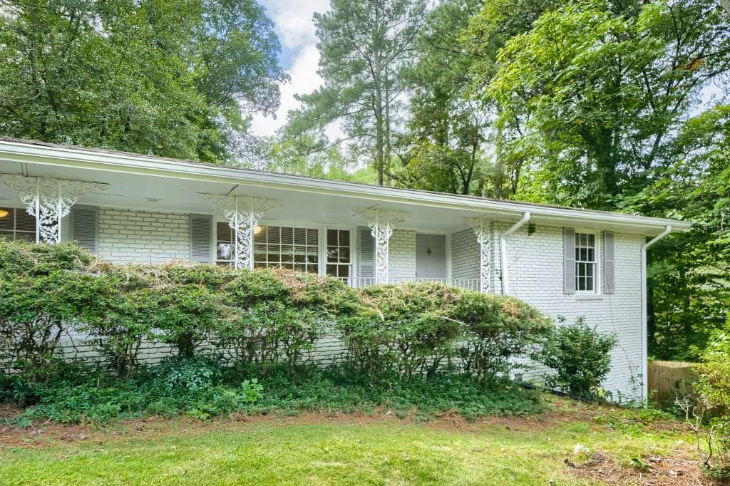 3 bedroom, 2 bathroom, 2,650 sq ft single family residence for sale at 3107 Kingscliff Way NE, Atlanta, GA 30345 — photo 4