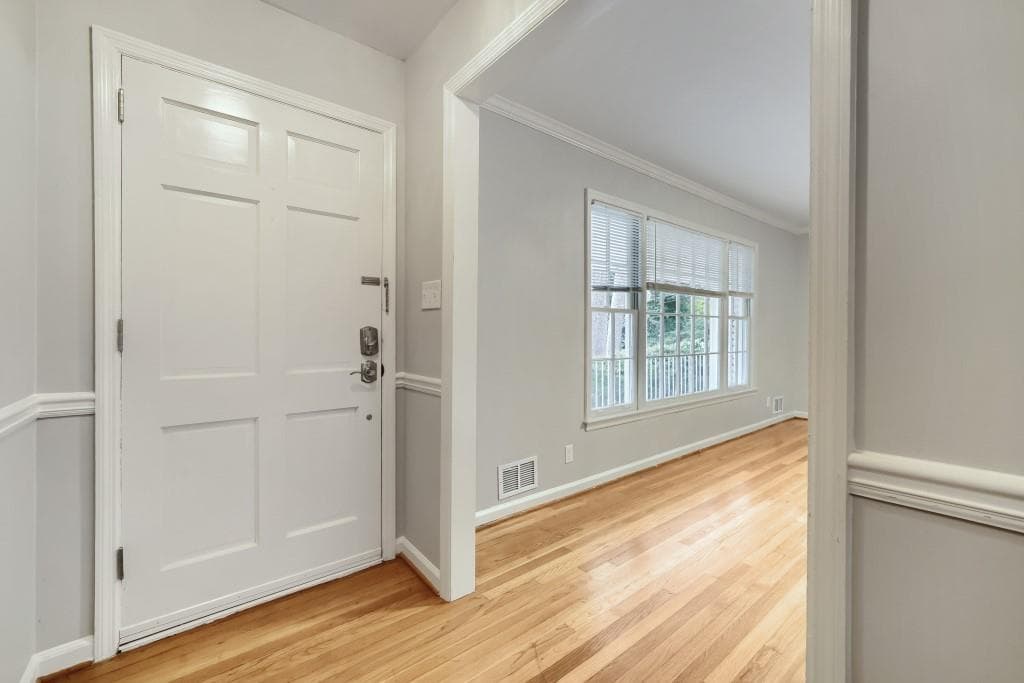 3 bedroom, 2 bathroom, 2,650 sq ft single family residence for sale at 3107 Kingscliff Way NE, Atlanta, GA 30345 — photo 6