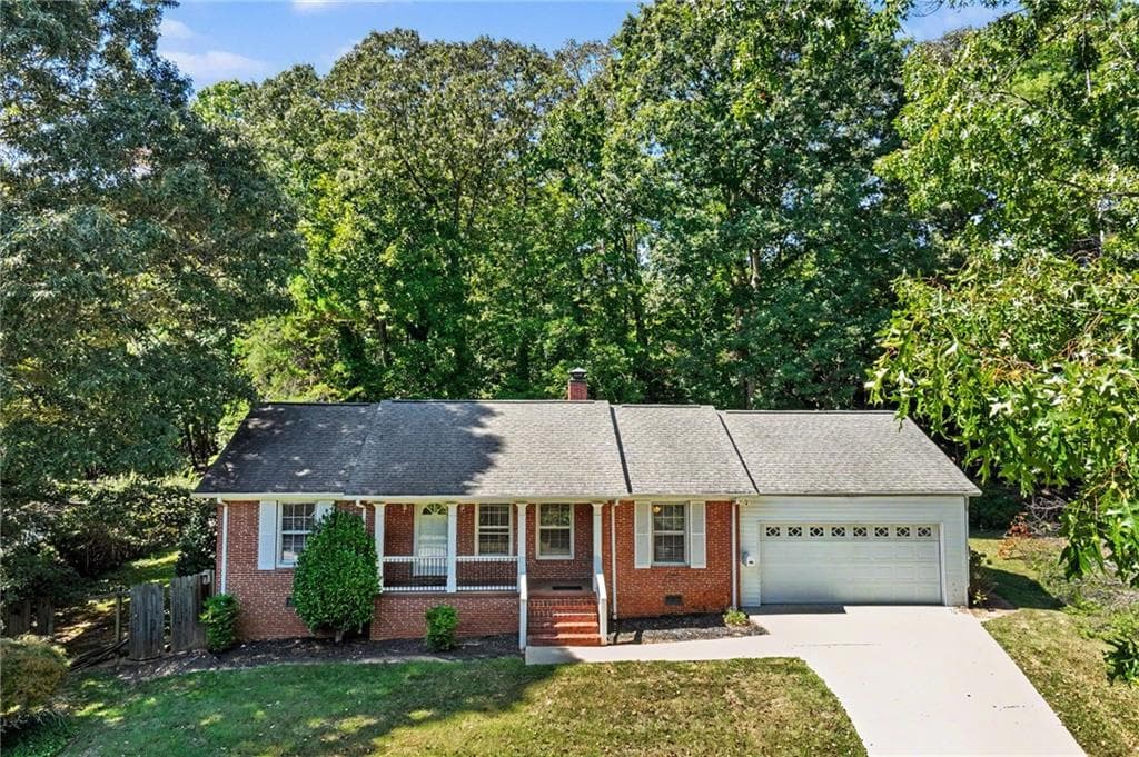 4 bedroom, 2 bathroom, 1,494 sq ft single family residence for sale at 1063 Lakeshore Drive, Gainesville, GA 30501