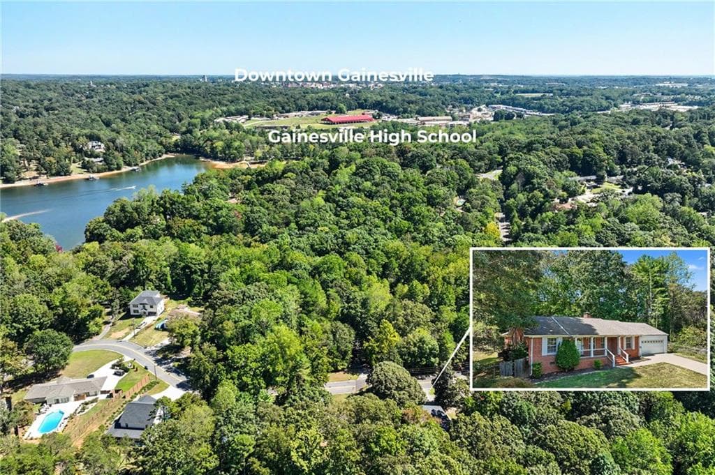 4 bedroom, 2 bathroom, 1,494 sq ft single family residence for sale at 1063 Lakeshore Drive, Gainesville, GA 30501 — photo 2