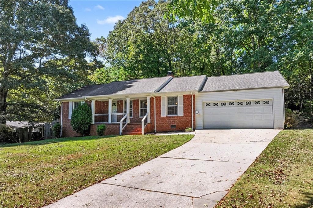 4 bedroom, 2 bathroom, 1,494 sq ft single family residence for sale at 1063 Lakeshore Drive, Gainesville, GA 30501 — photo 5