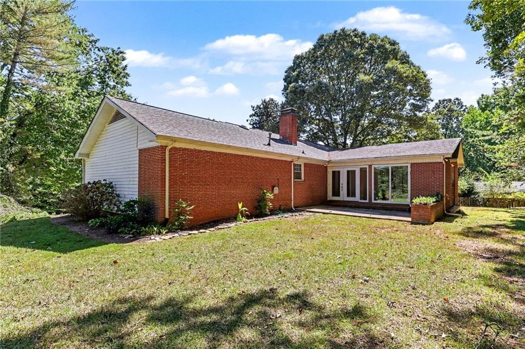 4 bedroom, 2 bathroom, 1,494 sq ft single family residence for sale at 1063 Lakeshore Drive, Gainesville, GA 30501 — photo 7