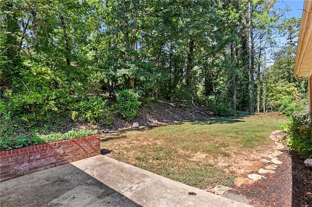 4 bedroom, 2 bathroom, 1,494 sq ft single family residence for sale at 1063 Lakeshore Drive, Gainesville, GA 30501 — photo 9