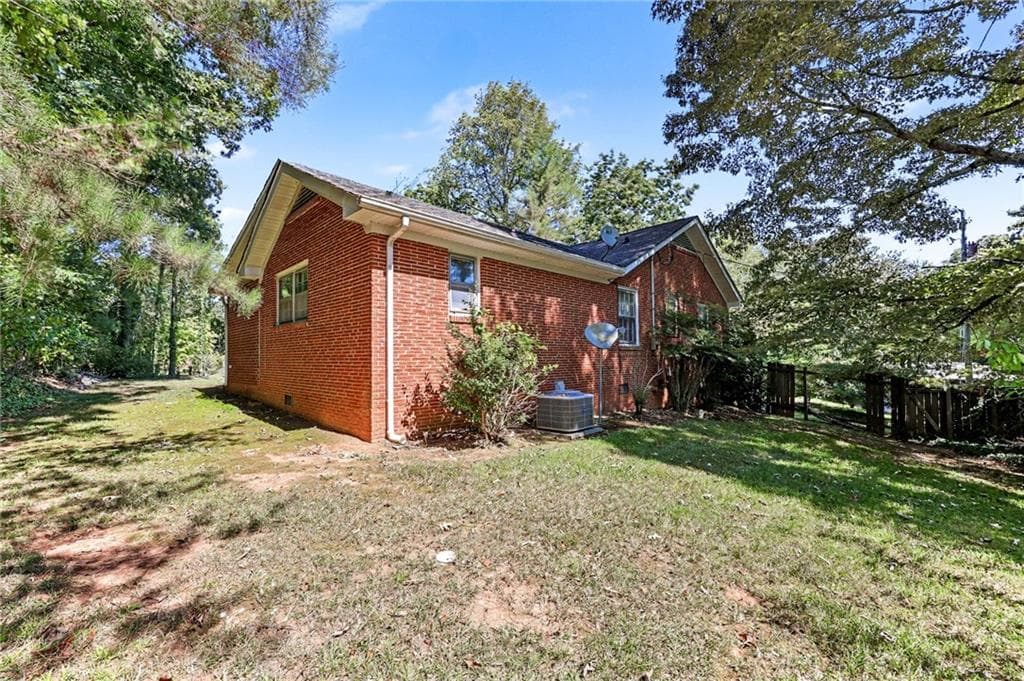 4 bedroom, 2 bathroom, 1,494 sq ft single family residence for sale at 1063 Lakeshore Drive, Gainesville, GA 30501 — photo 10
