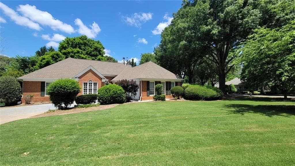 6 bedroom, 5 bathroom, 4,052 sq ft single family residence for rent at 5005 Johns Creek Court, Alpharetta, GA 30022 for $3,300 a month — photo 1 of 51