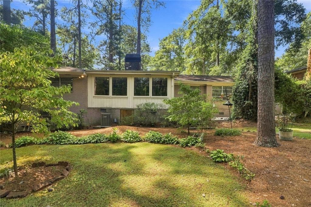 3 bedroom, 2 bathroom, 2,352 sq ft single family residence for sale at 1550 Diamond Head Circle, Decatur, GA 30033 — photo 5