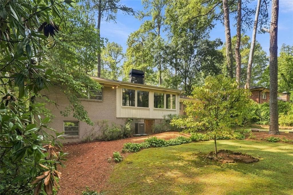 3 bedroom, 2 bathroom, 2,352 sq ft single family residence for sale at 1550 Diamond Head Circle, Decatur, GA 30033 — photo 6