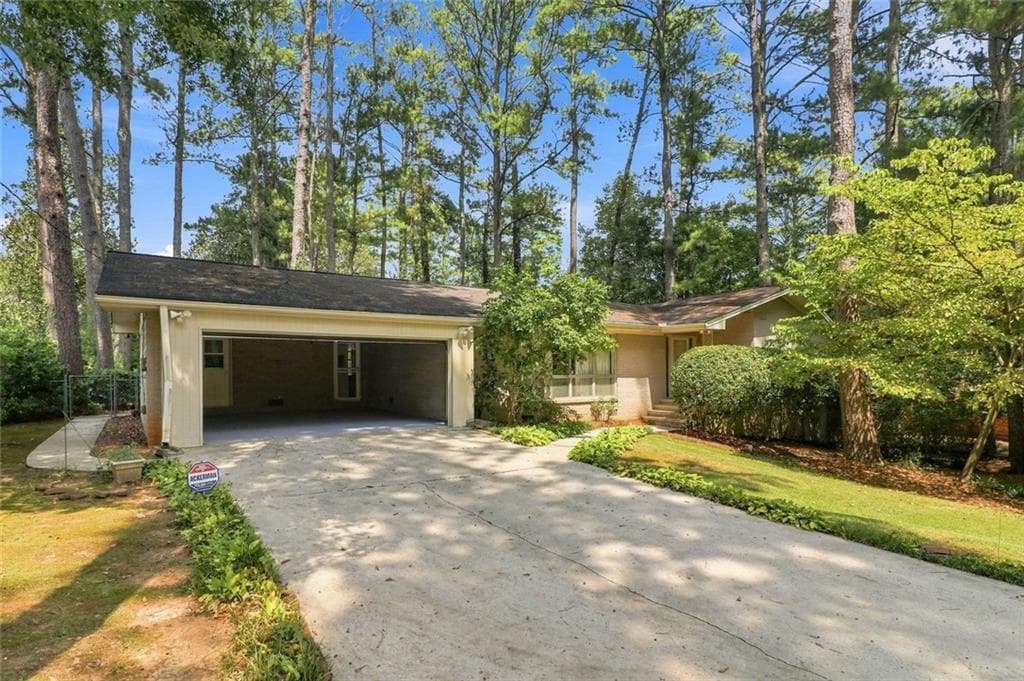 3 bedroom, 2 bathroom, 2,352 sq ft single family residence for sale at 1550 Diamond Head Circle, Decatur, GA 30033 — photo 10