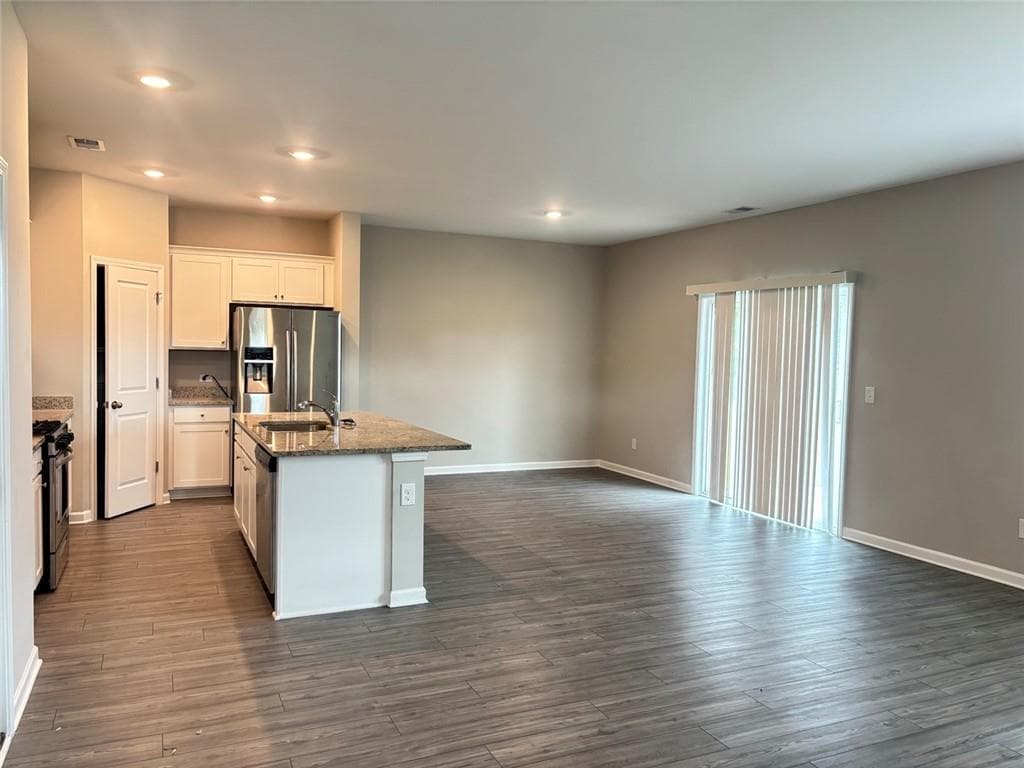 4 bedroom, 3 bathroom, 1,875 sq ft single family residence for rent at 243 Grey Falcon Avenue, Braselton, GA 30517 for $2,000 a month — photo 3