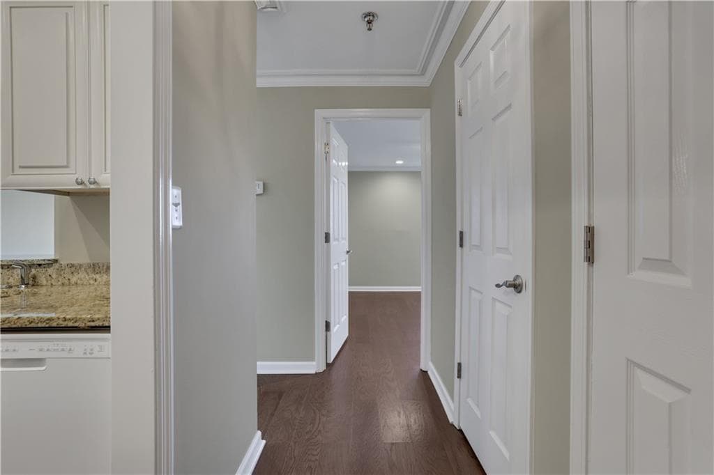 1 bedroom, 1 bathroom, 760 sq ft condominium for rent at 300 Johnson Ferry Road B902, Atlanta, GA 30328 for $2,458 a month — photo 10