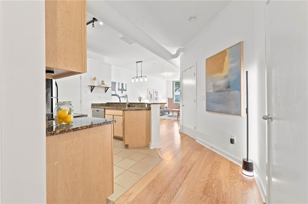 2 bedroom, 2 bathroom, 1,187 sq ft condominium for sale at 800 Peachtree Street 8227, Atlanta, GA 30308 — photo 3