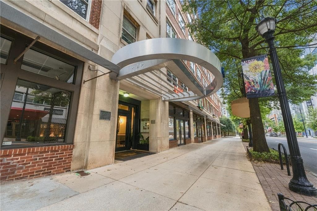 2 bedroom, 2 bathroom, 1,187 sq ft home for sale at 800 Peachtree Street 8227, Atlanta, GA