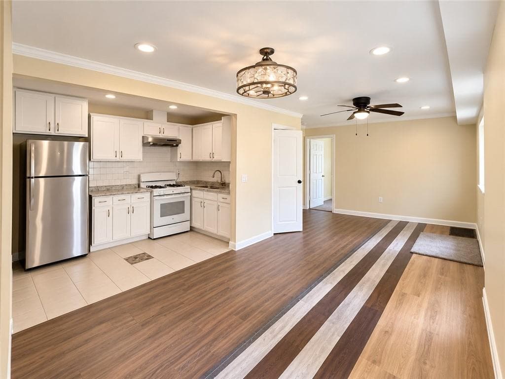 6 bedroom, 4 bathroom, 3,151 sq ft single family residence for sale at 3635 Spring Mesa Drive, Snellville, GA 30039 — photo 4