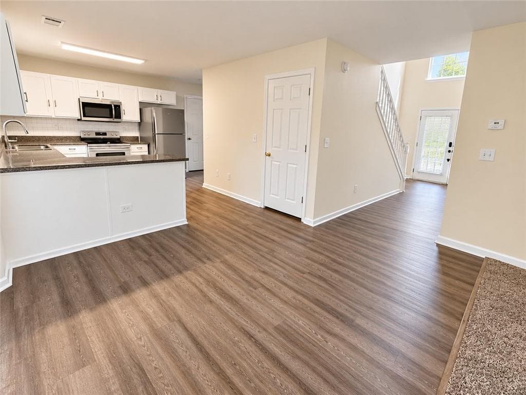 6 bedroom, 4 bathroom, 3,151 sq ft single family residence for sale at 3635 Spring Mesa Drive, Snellville, GA 30039 — photo 8
