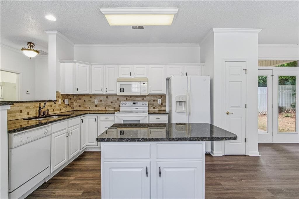 2 bedroom, 2 bathroom, 1,616 sq ft single family residence for sale at 64 Garden Grove, Newnan, GA 30265 — photo 2