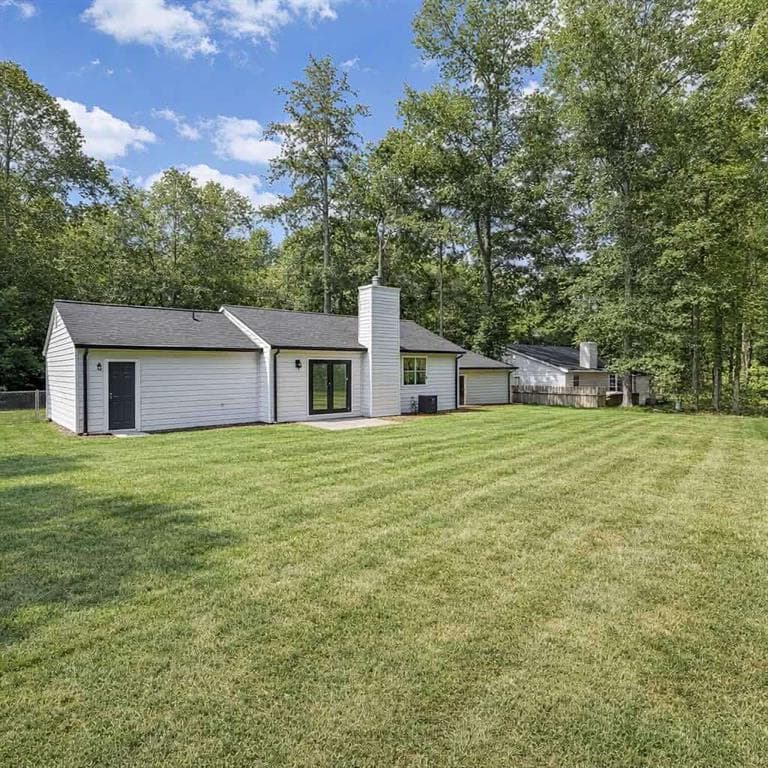 3 bedroom, 2 bathroom, 1,408 sq ft single family residence for sale at 380 Independence Drive, Jonesboro, GA 30238 — photo 4