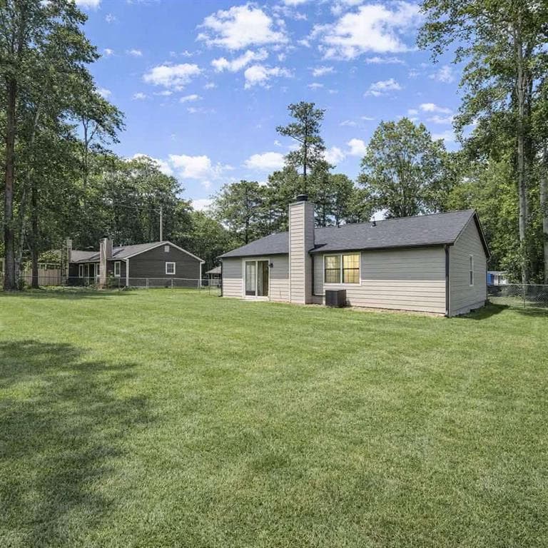 3 bedroom, 2 bathroom, 1,408 sq ft single family residence for sale at 380 Independence Drive, Jonesboro, GA 30238 — photo 5