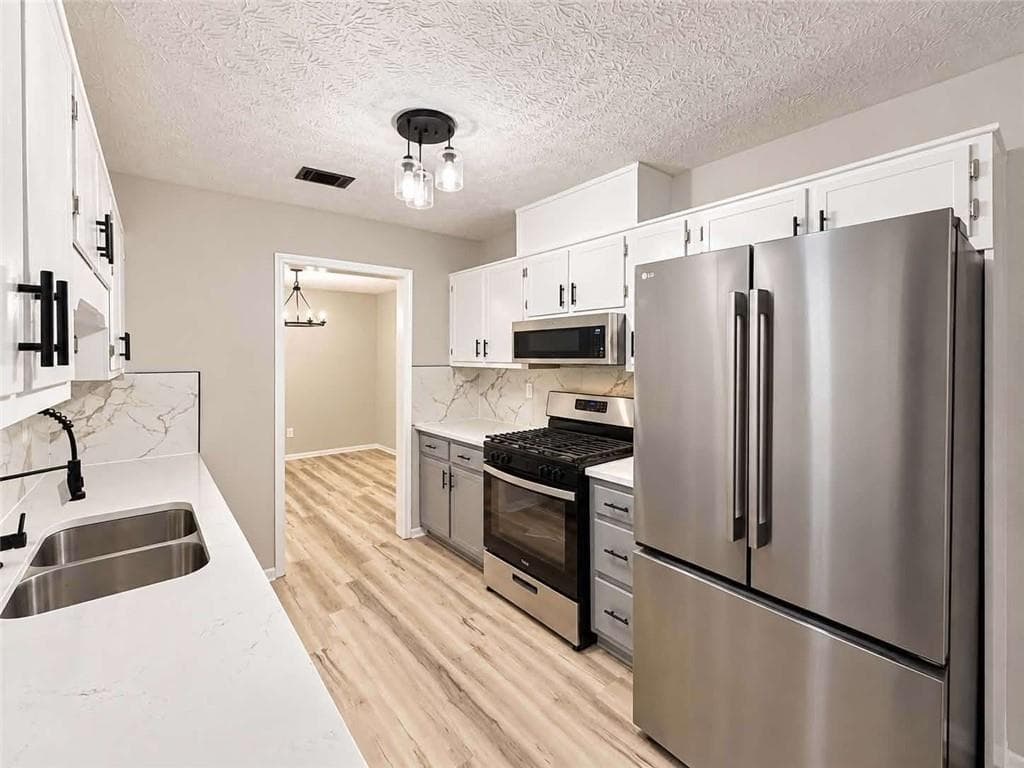 3 bedroom, 2 bathroom, 1,408 sq ft single family residence for sale at 380 Independence Drive, Jonesboro, GA 30238 — photo 9