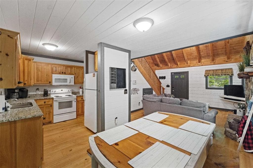 2 bedroom, 2 bathroom, 1,131 sq ft single family residence for sale at 218 Broken Arrow Way, Epworth, GA 30541 — photo 6