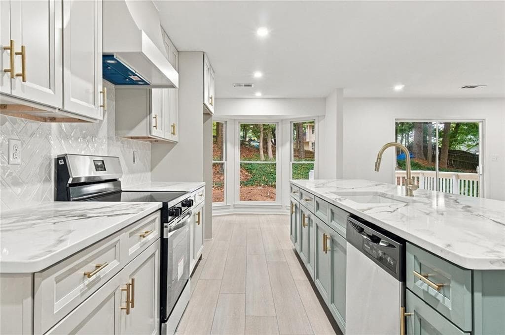 4 bedroom, 3 bathroom, 1,716 sq ft single family residence for sale at 645 Noell Way, Lilburn, GA 30047 — photo 9
